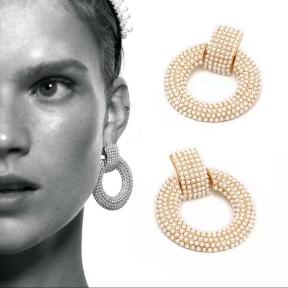 Zara Jewelry - 2/$35🖤 ZARA Pearl Studded Gold Drop Hoop Earrings